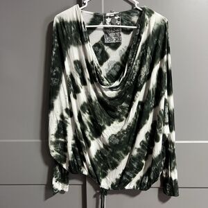 Young Fabulous Broke Women Batwing L/S Scoop Neck Oversize Tie Dye Top XS Boho
